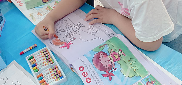 　　六一儿童节快乐!这个儿童节一起争做“远大小画家”!  作品评选活动同步进行中!